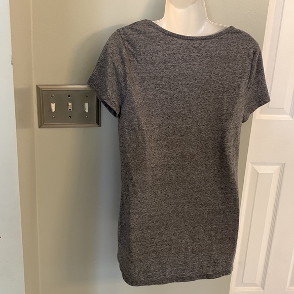 Chip and Pepper Women’s L 10-12 gray high low Tee Top New NWOT - Picture 3 of 5